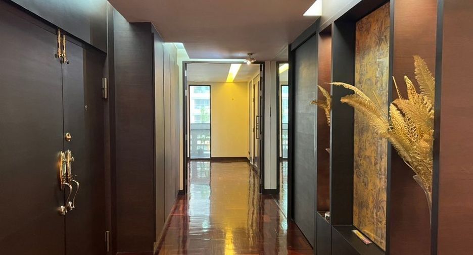 Condo en alquiler de 4 habitaciones en Khlong Toei, Bangkok
