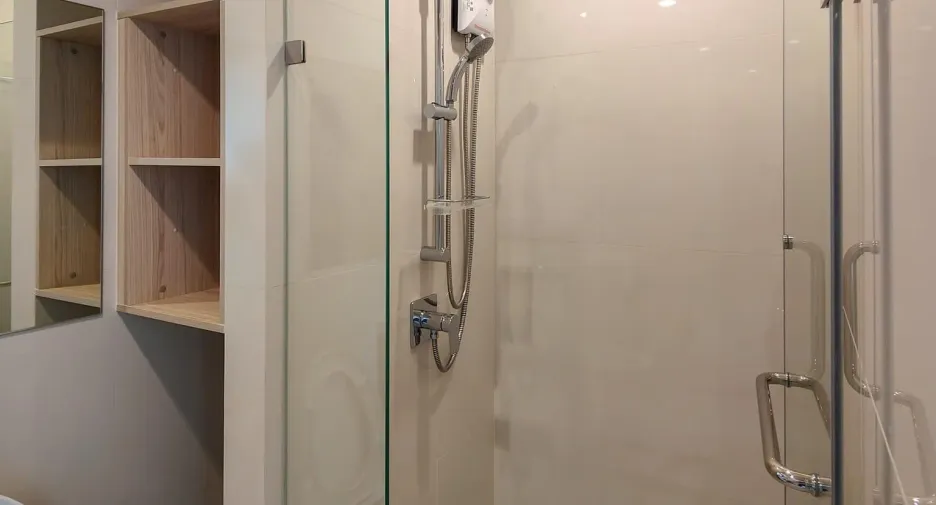 Condo en alquiler de 3 habitaciones en Huai Khwang, Bangkok