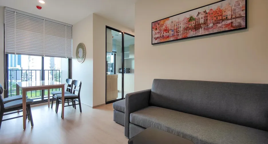 Condo en alquiler de 3 habitaciones en Huai Khwang, Bangkok