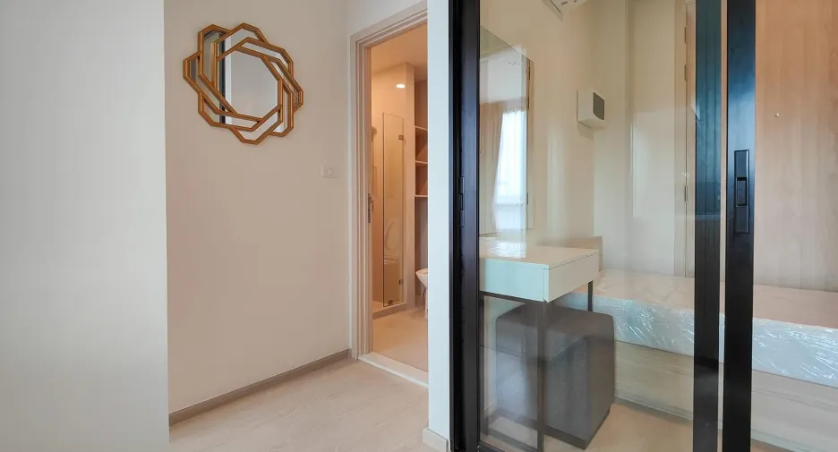 Condo en alquiler de 3 habitaciones en Huai Khwang, Bangkok