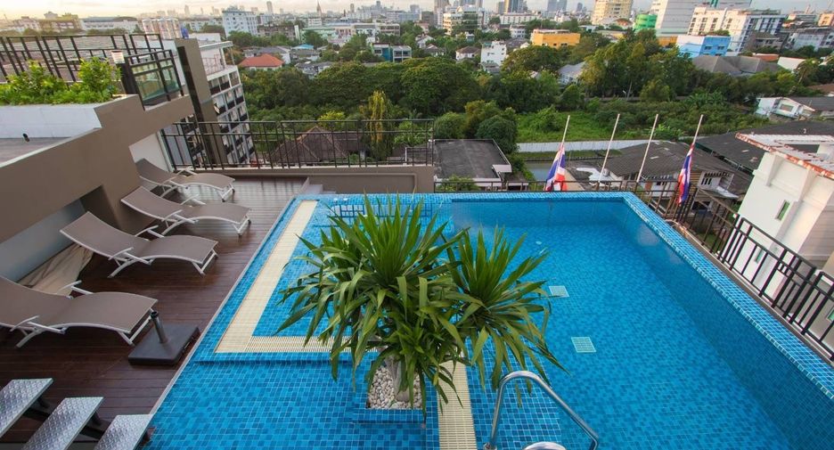 For rent 2 bedrooms condo in Phra Khanong, Bangkok