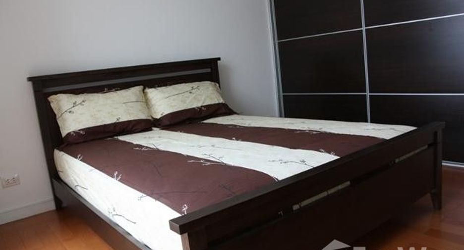 For rent 3 bedrooms condo in Khlong Toei, Bangkok