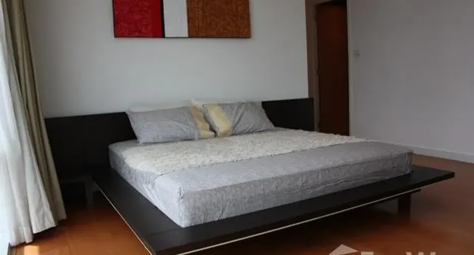 For rent 3 bedrooms condo in Khlong Toei, Bangkok
