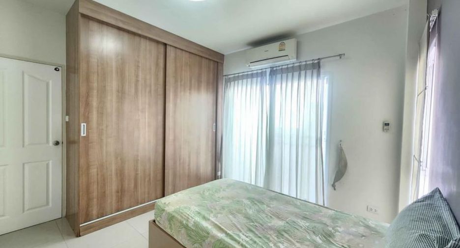 For rent 4 bedrooms house in Bang Kapi, Bangkok