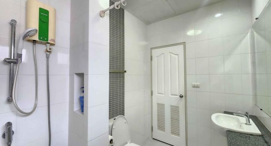 Haus zur Miete mit 4 Zimmer in Bang Kapi, Bangkok