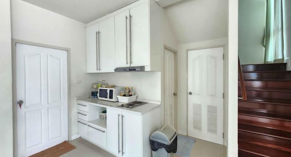 Haus zur Miete mit 4 Zimmer in Bang Kapi, Bangkok