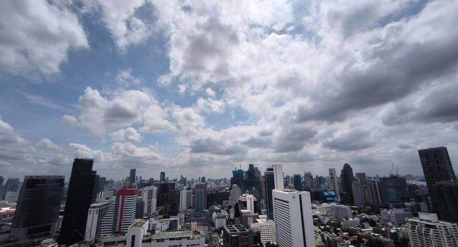 À louer 3 chambres condo à Khlong Toei, Bangkok