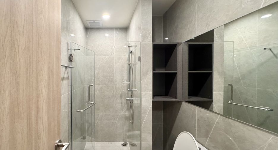 For rent 2 bedrooms condo in Huai Khwang, Bangkok