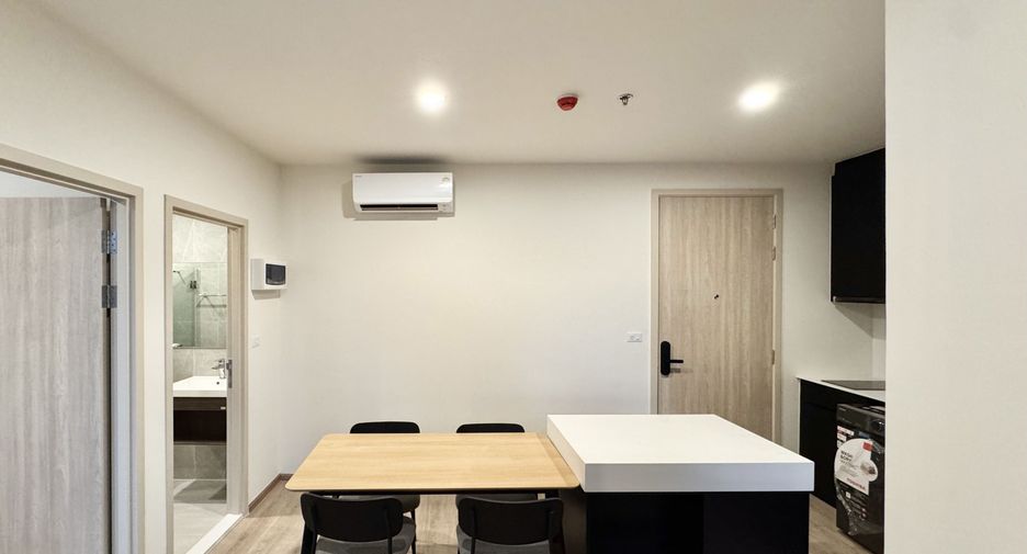 For rent 2 bedrooms condo in Huai Khwang, Bangkok