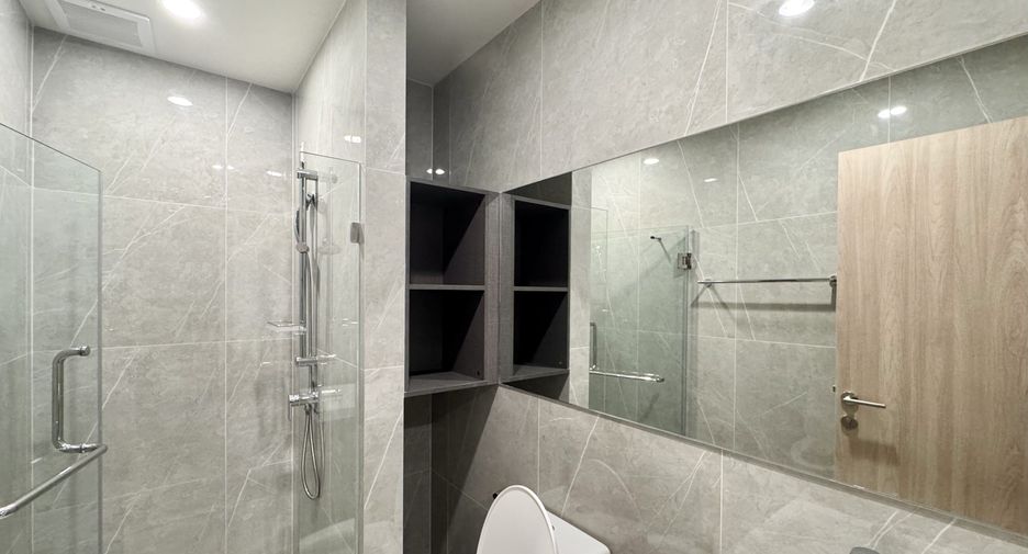 For rent 2 bedrooms condo in Huai Khwang, Bangkok