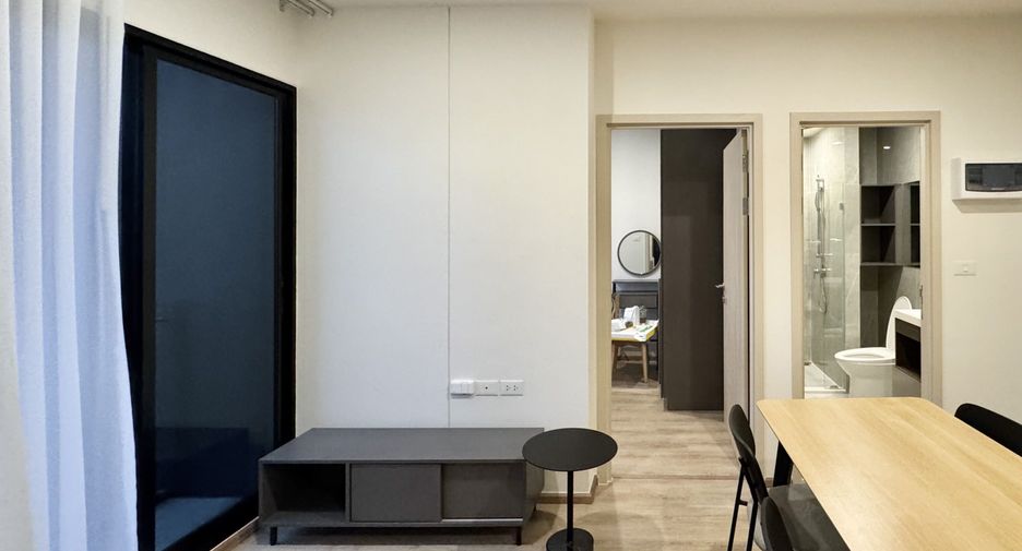 For rent 2 bedrooms condo in Huai Khwang, Bangkok