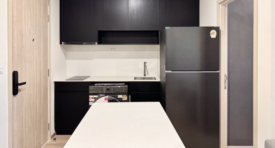 For rent 2 bedrooms condo in Huai Khwang, Bangkok