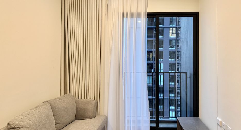 For rent 2 bedrooms condo in Huai Khwang, Bangkok