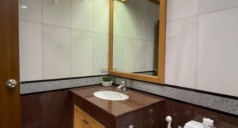 For rent 1 bed condo in Yan Nawa, Bangkok