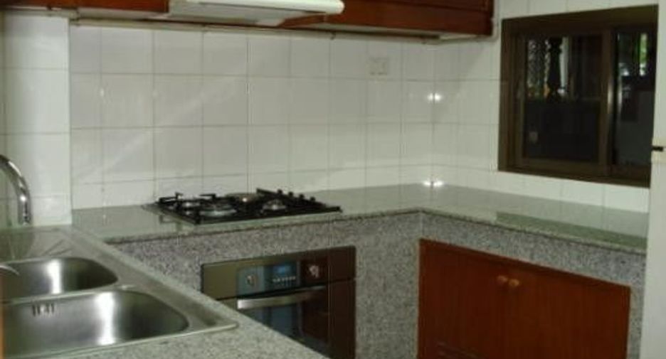 For rent 4 ベッドルーム house in Khlong Toei, Bangkok