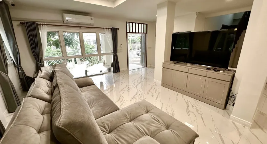 For rent 4 bedrooms house in Lat Krabang, Bangkok