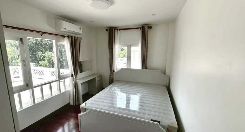 For rent 4 bedrooms house in Lat Krabang, Bangkok