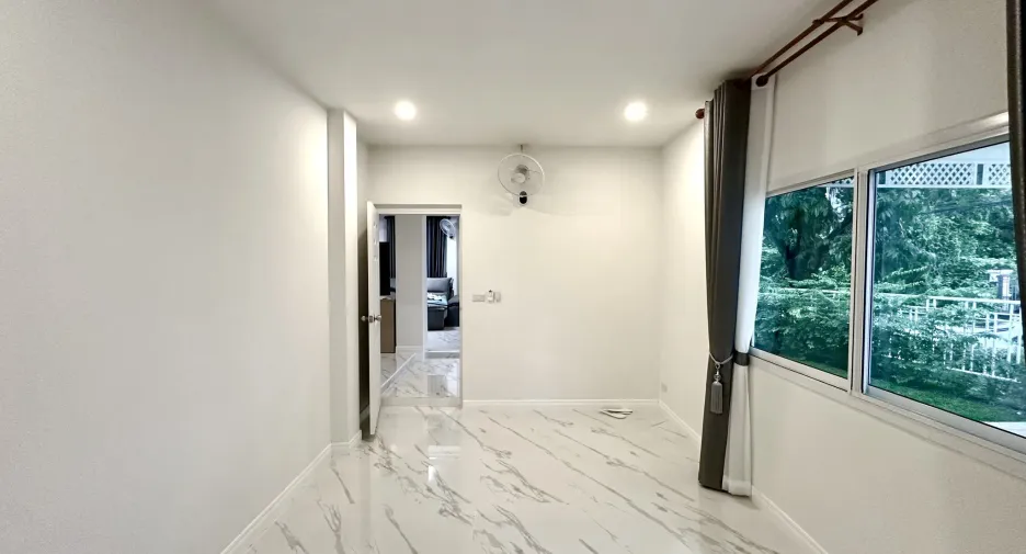 For rent 4 bedrooms house in Lat Krabang, Bangkok