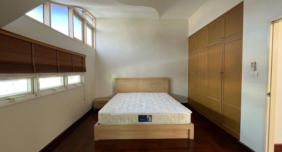 For rent 3 bedrooms apartment in Watthana, Bangkok
