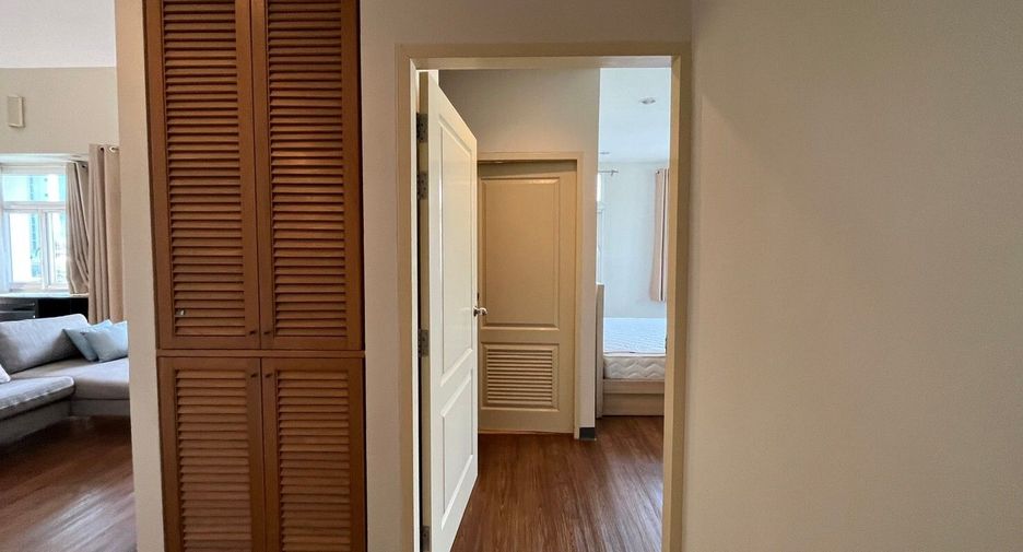 For rent 3 bedrooms apartment in Watthana, Bangkok