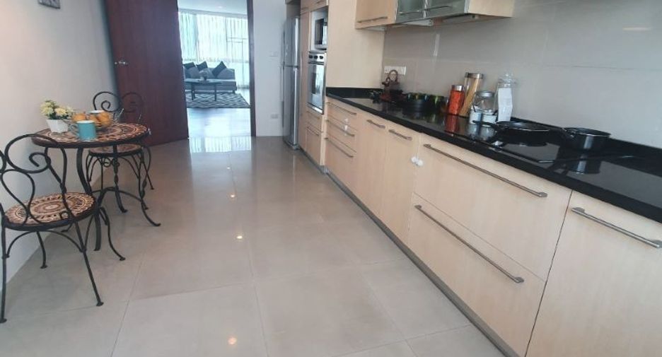 For rent 4 bedrooms condo in Sathon, Bangkok
