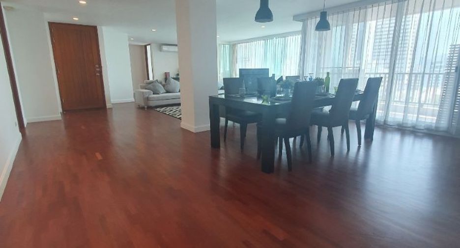 For rent 4 bedrooms condo in Sathon, Bangkok
