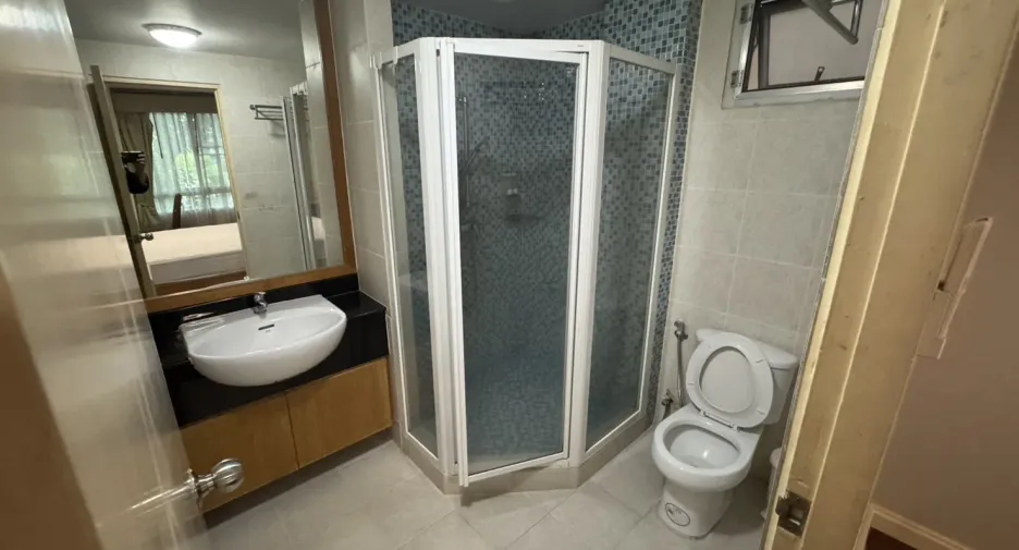 For rent 2 bedrooms condo in Watthana, Bangkok