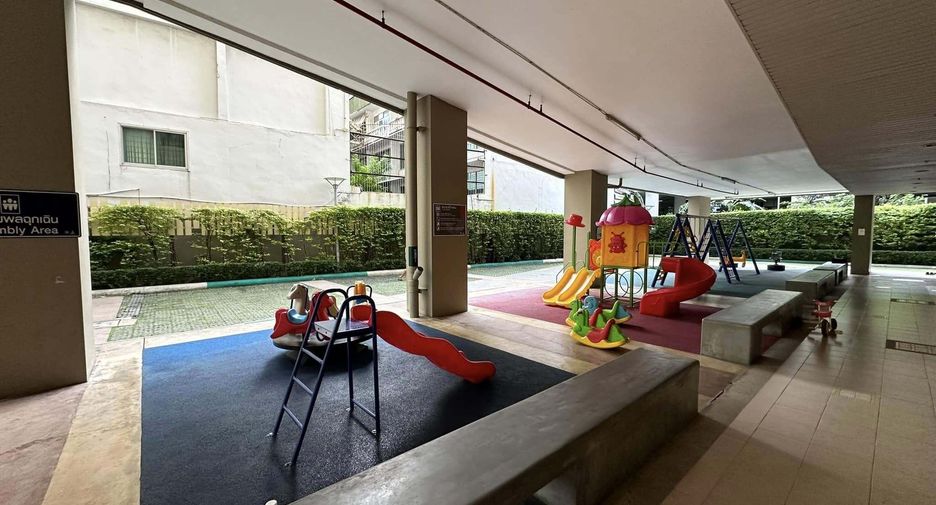 For rent 2 bedrooms condo in Thon Buri, Bangkok
