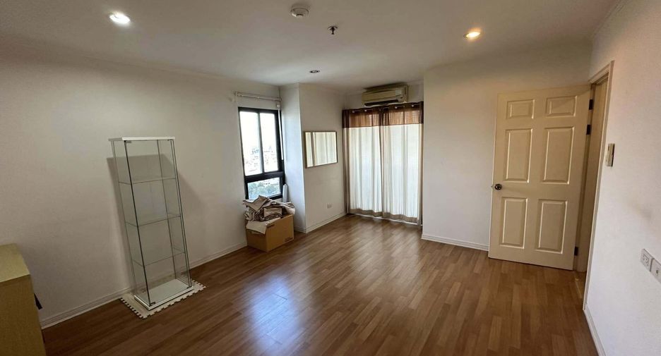 For rent 2 bedrooms condo in Thon Buri, Bangkok
