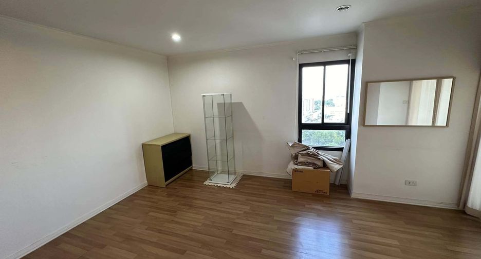 For rent 2 bedrooms condo in Thon Buri, Bangkok