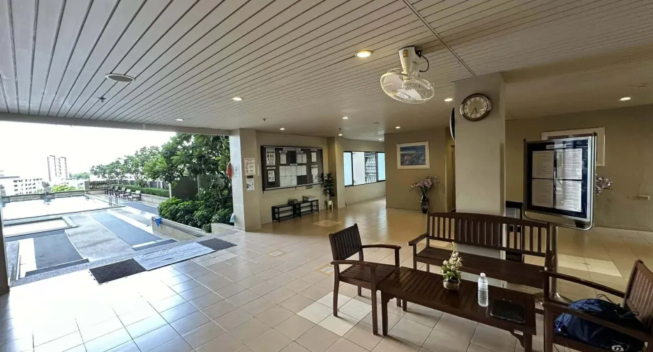 For rent 2 bedrooms condo in Thon Buri, Bangkok