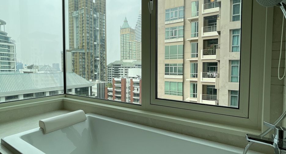 For rent 2 bedrooms condo in Pathum Wan, Bangkok