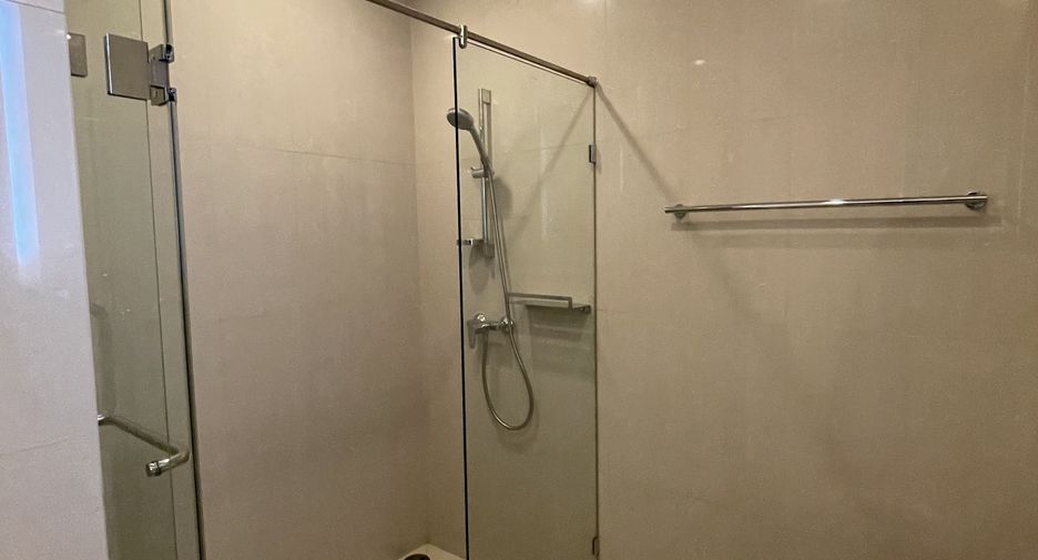 For rent 2 bedrooms condo in Pathum Wan, Bangkok
