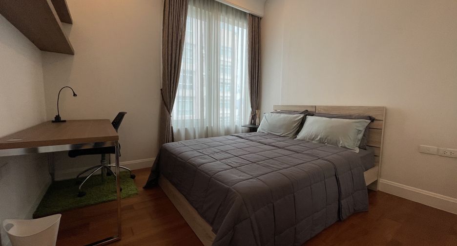 For rent 2 bedrooms condo in Pathum Wan, Bangkok