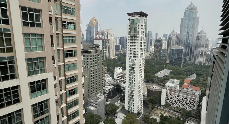 For rent 2 bedrooms condo in Pathum Wan, Bangkok