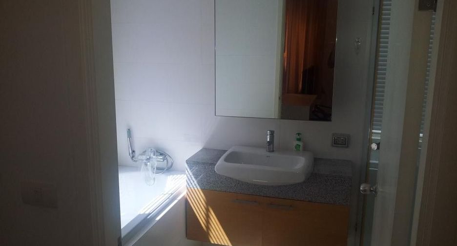 For rent 2 bedrooms condo in Pathum Wan, Bangkok