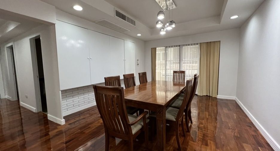 For rent 3 bedrooms apartment in Khlong Toei, Bangkok