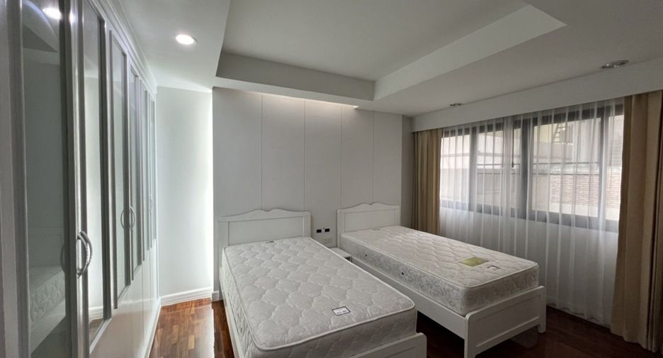 For rent 3 bedrooms apartment in Khlong Toei, Bangkok