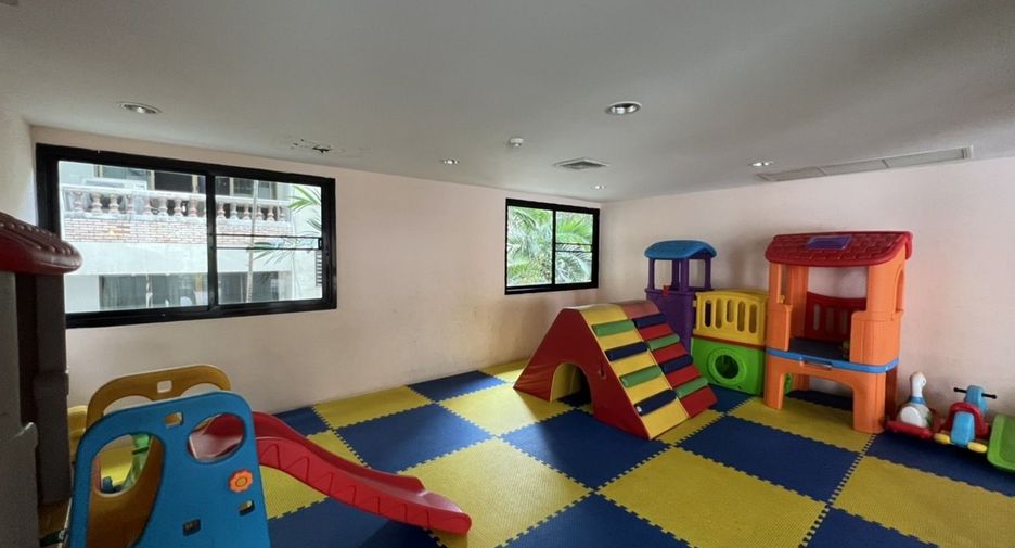 For rent 3 bedrooms apartment in Khlong Toei, Bangkok
