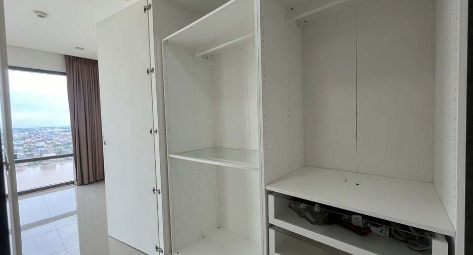 For rent 2 bedrooms condo in Yan Nawa, Bangkok