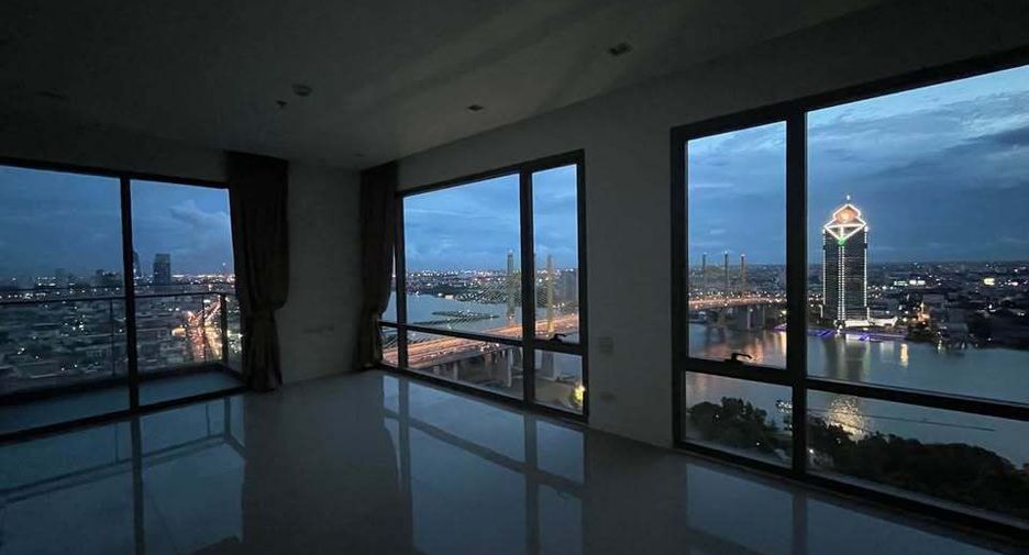 For rent 2 bedrooms condo in Yan Nawa, Bangkok