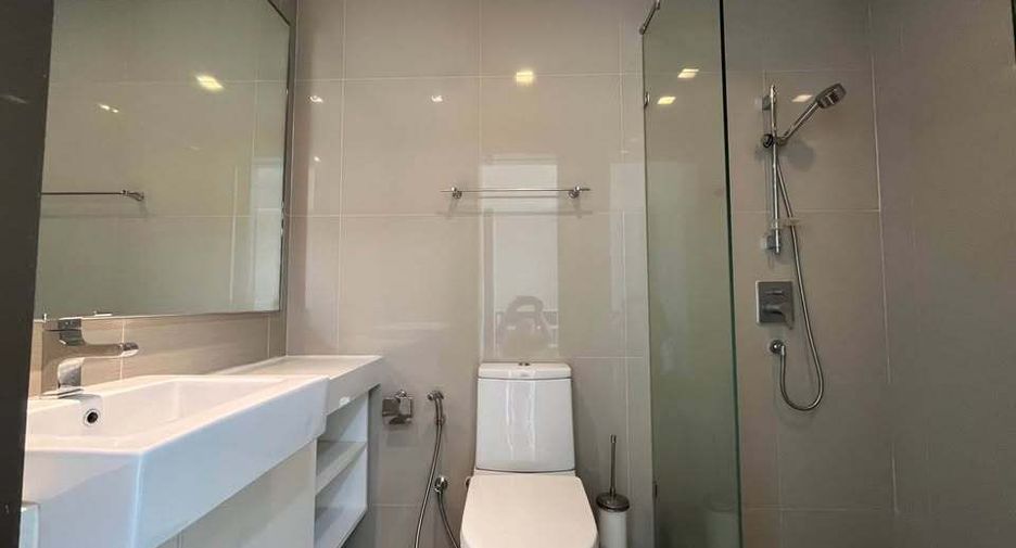 For rent 2 bedrooms condo in Yan Nawa, Bangkok
