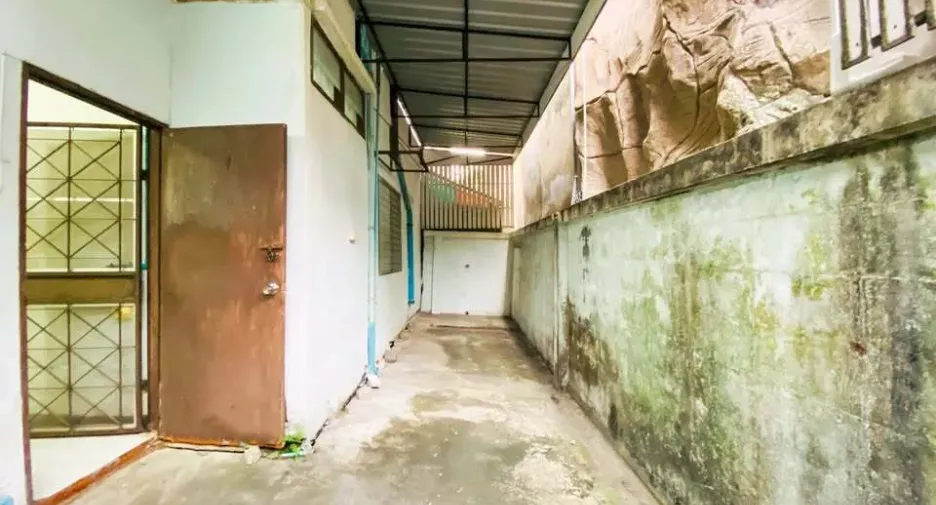 Casa adosada en alquiler de 7 habitaciones en Phra Khanong, Bangkok
