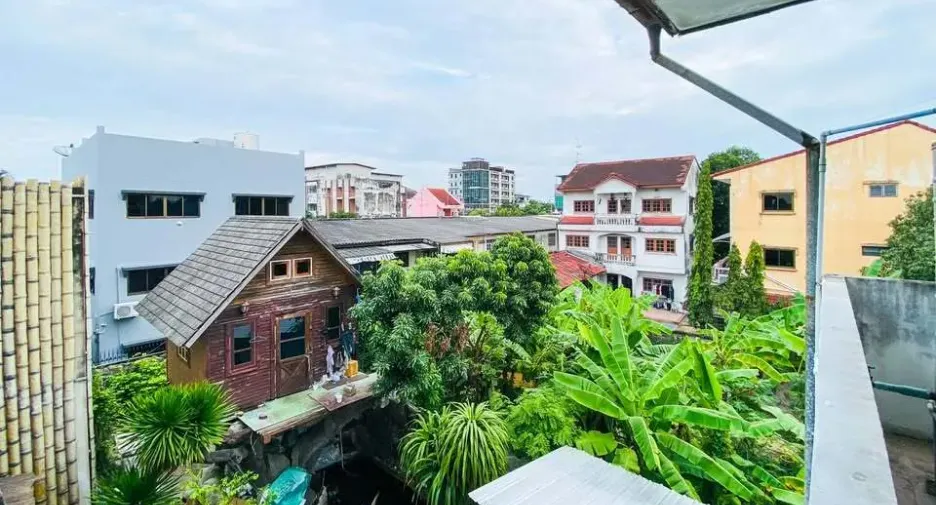 Casa adosada en alquiler de 7 habitaciones en Phra Khanong, Bangkok
