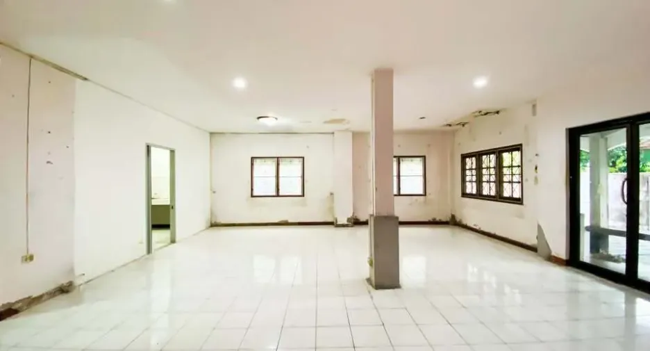 Casa adosada en alquiler de 7 habitaciones en Phra Khanong, Bangkok