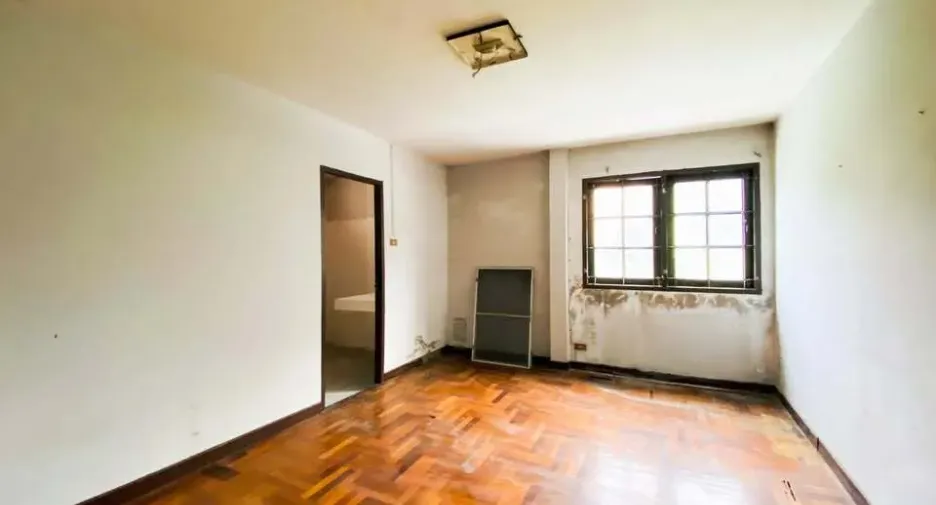 Casa adosada en alquiler de 7 habitaciones en Phra Khanong, Bangkok