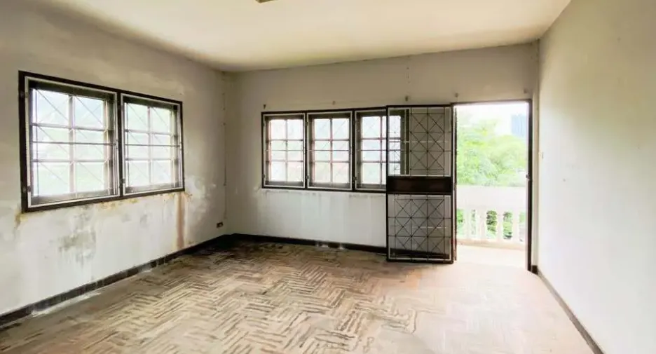 Casa adosada en alquiler de 7 habitaciones en Phra Khanong, Bangkok