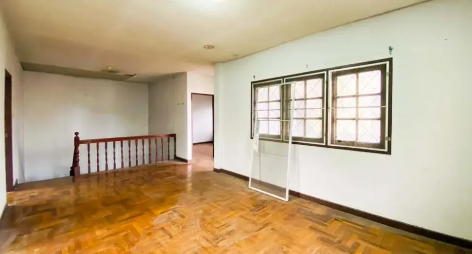 Casa adosada en alquiler de 7 habitaciones en Phra Khanong, Bangkok