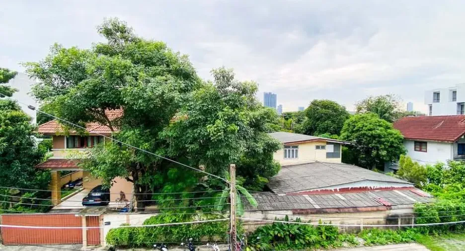 Casa adosada en alquiler de 7 habitaciones en Phra Khanong, Bangkok