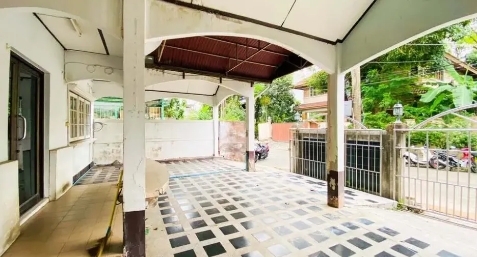 Casa adosada en alquiler de 7 habitaciones en Phra Khanong, Bangkok